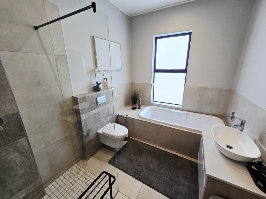 4 Bedroom Property for Sale in Kingswood Golf Estate Western Cape